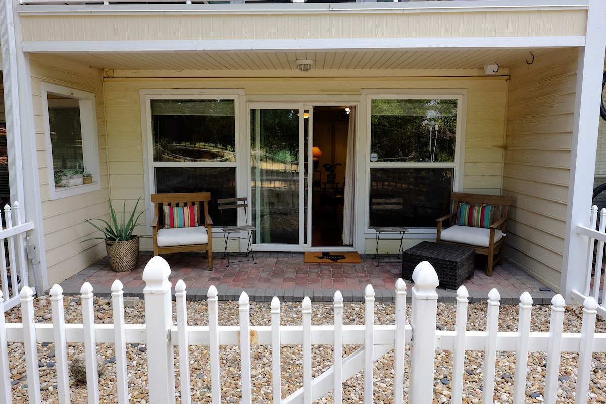 1B/1.5BA Condo by Lady Bird Lake/Boardwalk