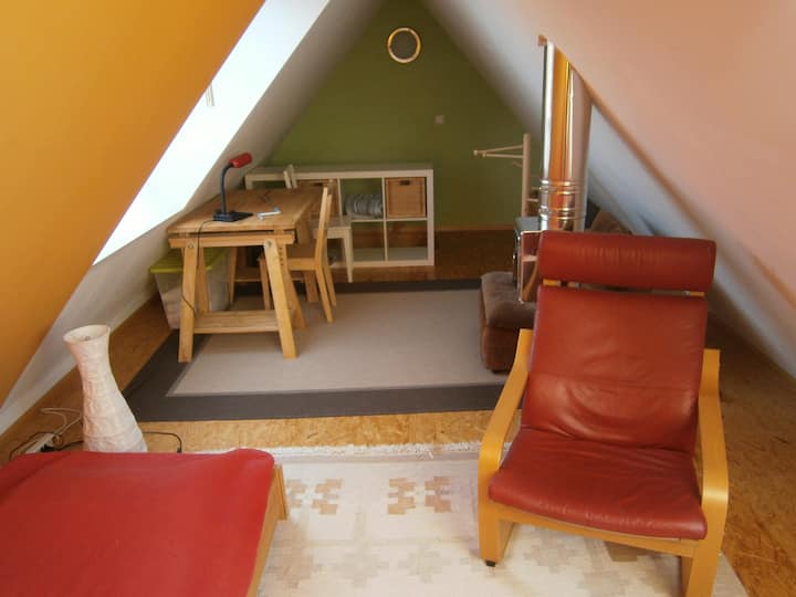 Chambre en haut avec lieu de travail