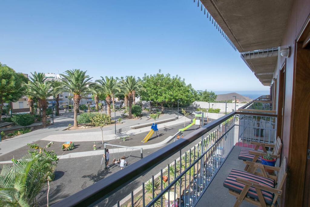 Balcony with views over the park