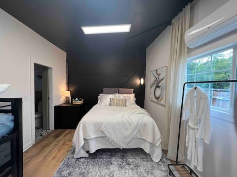 Charming 1BR Getaway