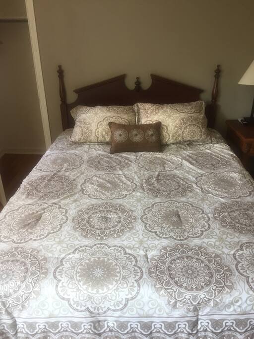 Queen Tempurpedic Bed
