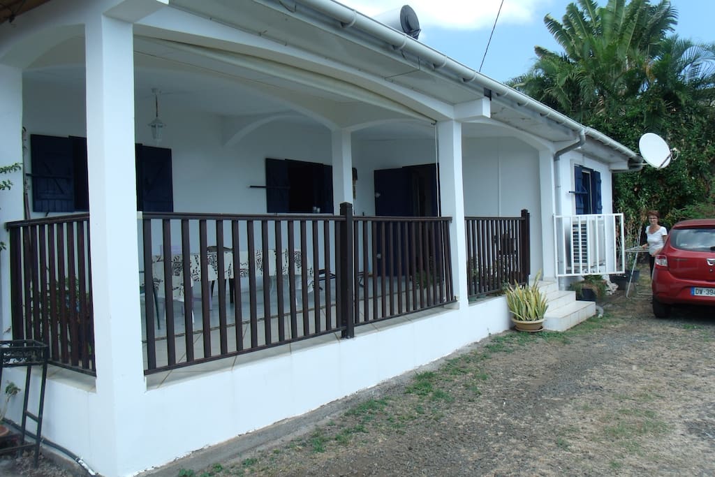 la maison et sa terrasse