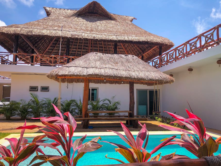 Alberca hacia Palapa
