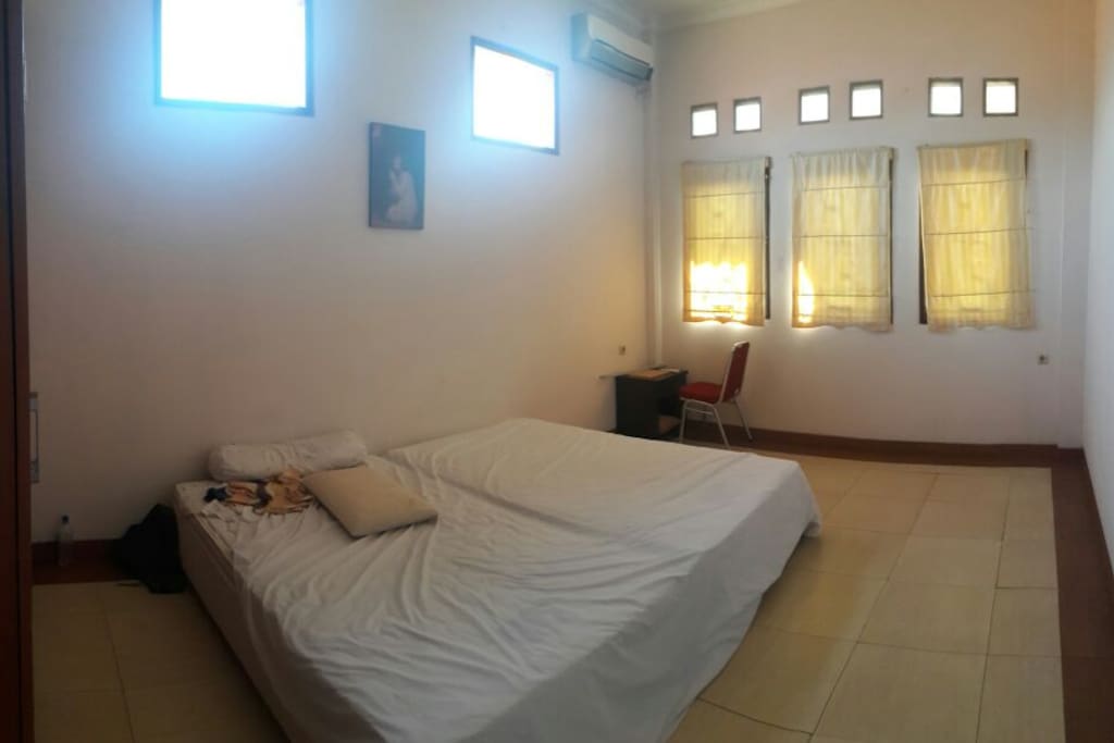 2nd bedroom