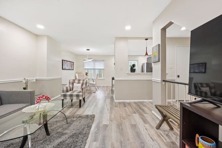 2 Br Bright Chic Dc20min, Iad 10 Min, Metro - Reston, VA