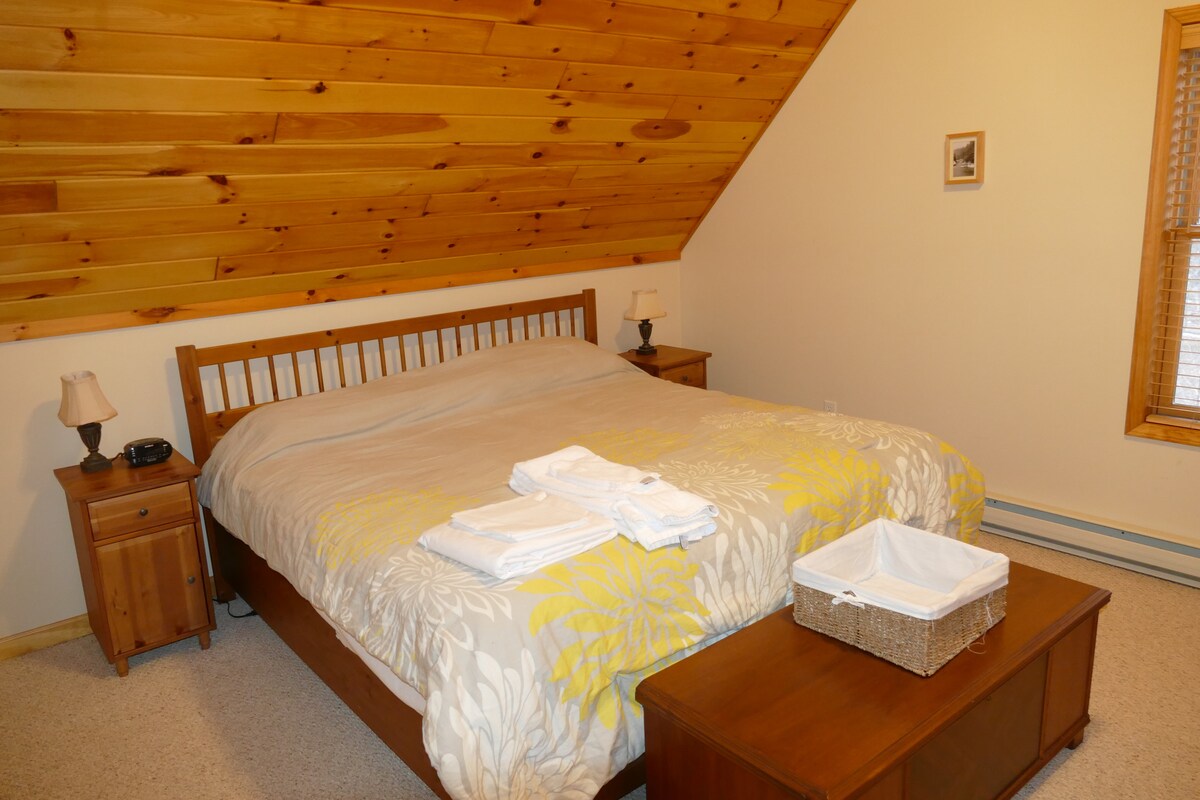 Dormitorio principal en la planta superior con su propio baño privado