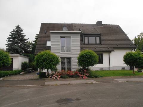 Modern Nähe Stadion, Messe, Uni