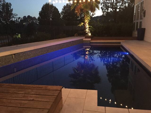 Luxury modern 5 min to Sunset, views w/theater gallery image 3