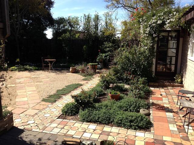 Beautiful sunny craftsman + English garden gallery image 3