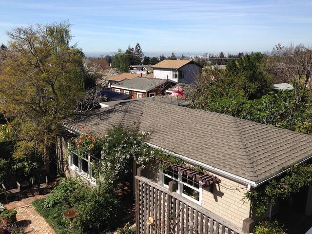 Beautiful sunny craftsman + English garden gallery image 4