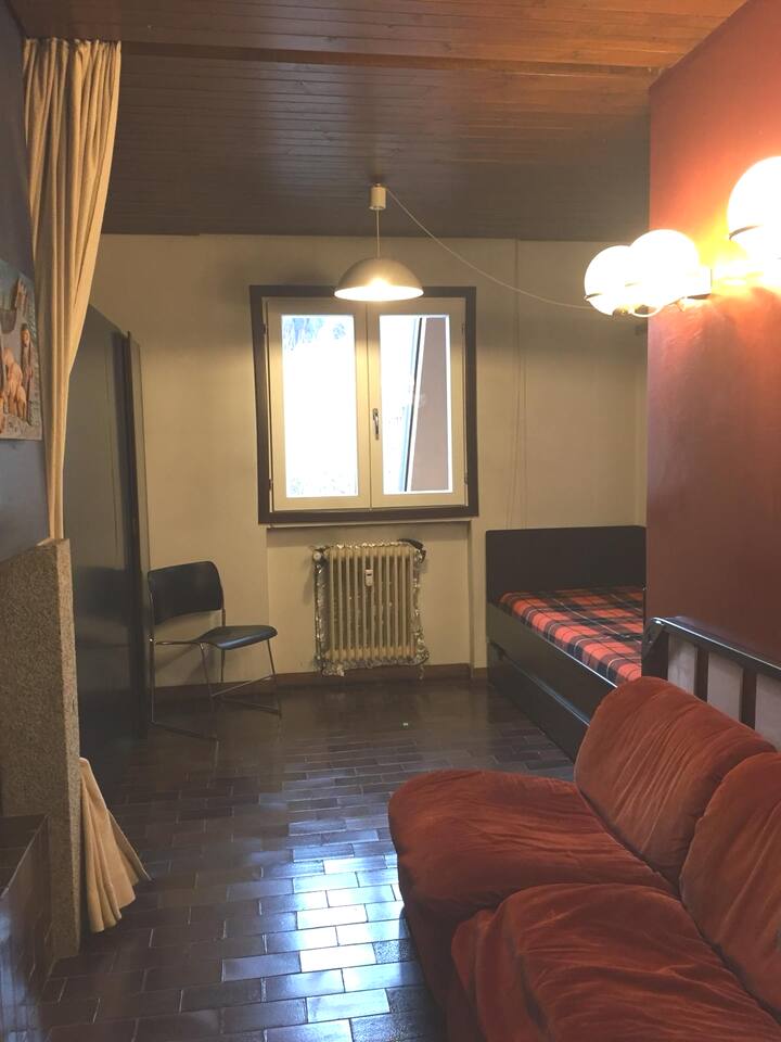 Otvorite 2 spavaće sobe (stare fotelje)