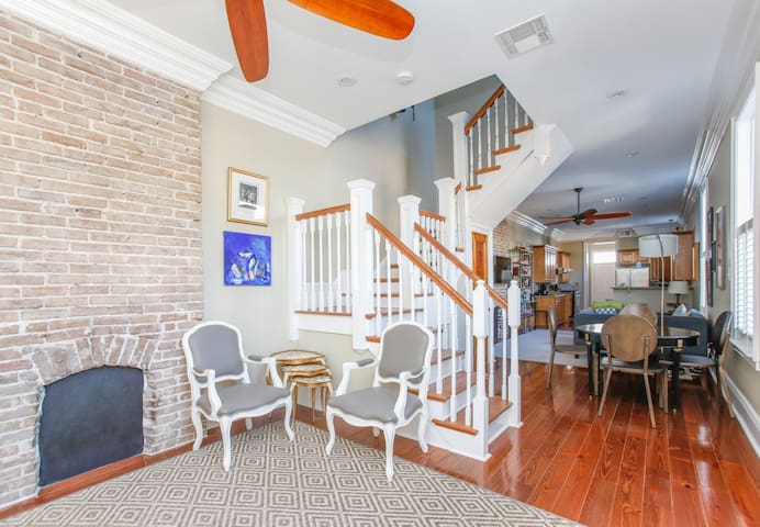 Magazine St. Charm – Safe Area