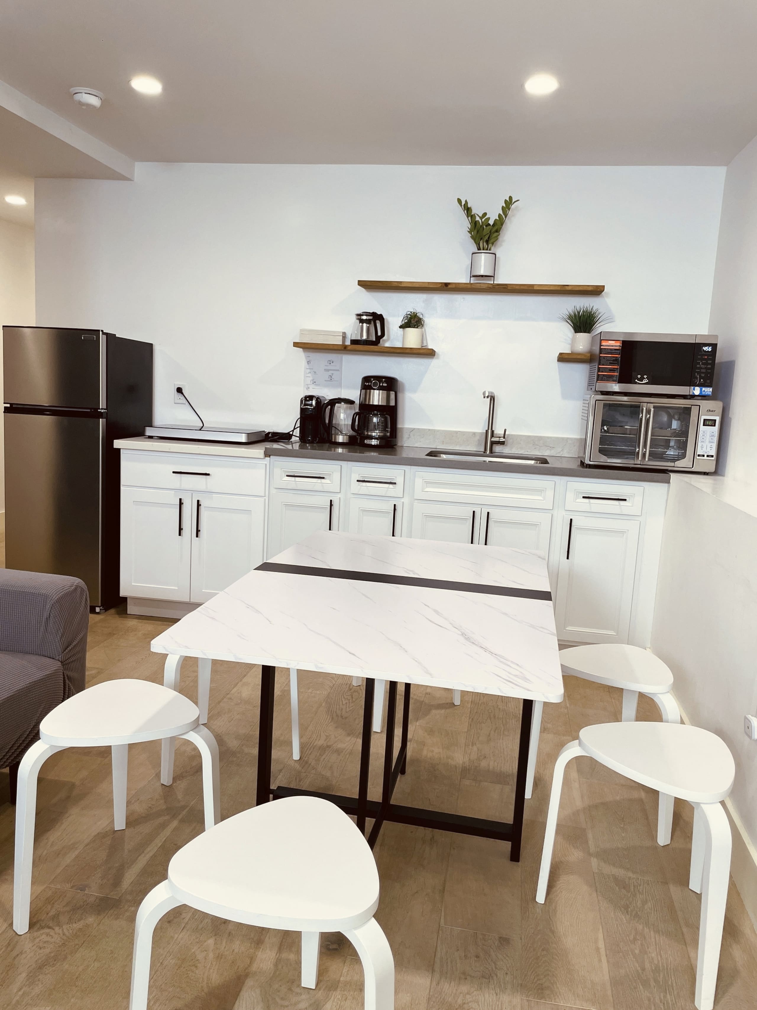 Cheerful 3Br2Ba • Sunny patio • Big Screen Movie - Image 7