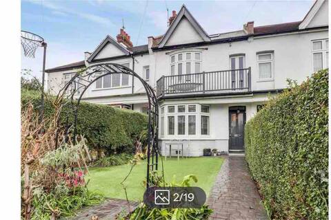 Stunning family home near beach