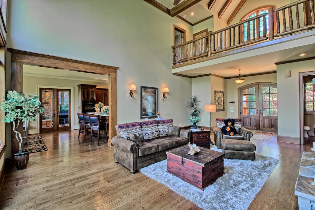 Family Room w TV & Fireplace, Open & Spacious