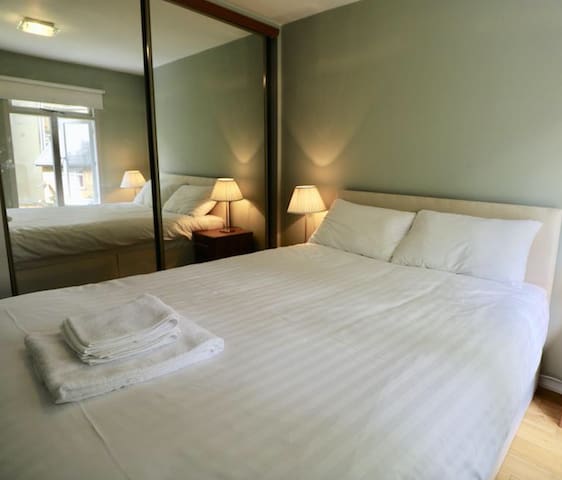 Double Room Private Bathroom Kensington Zone 1
