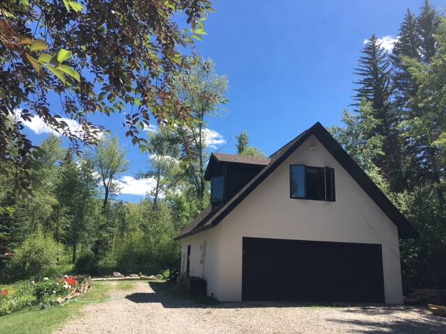 Just Breathe: bedroom with private entrance & bath