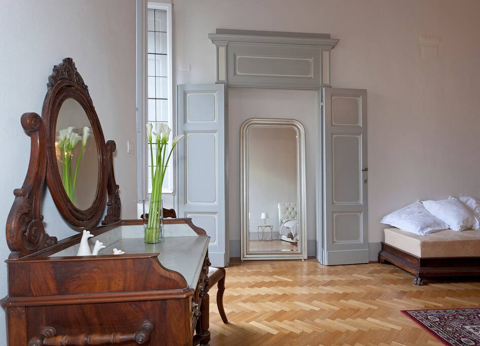 Master bedroom with frescoed ceiling with a private bathroom