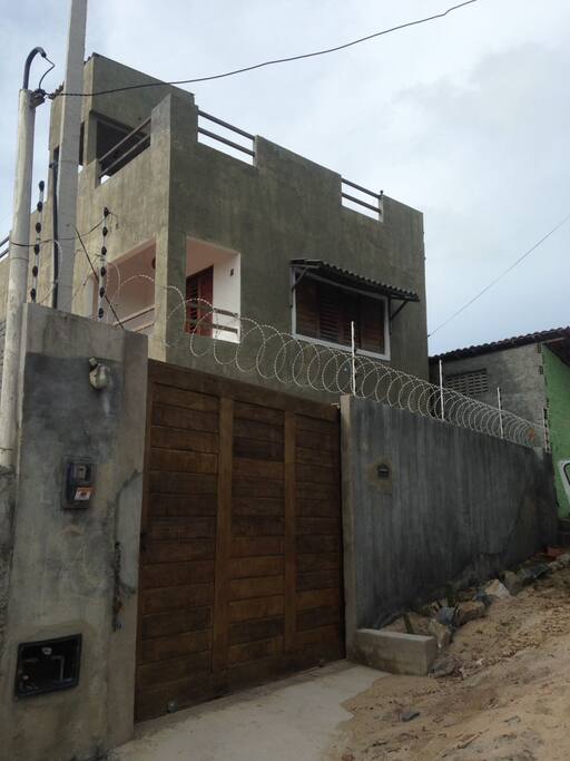 Casa com cerca elétrica