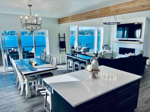 Homeport- Luxury Waterfront Home (HotTub/GameRoom)