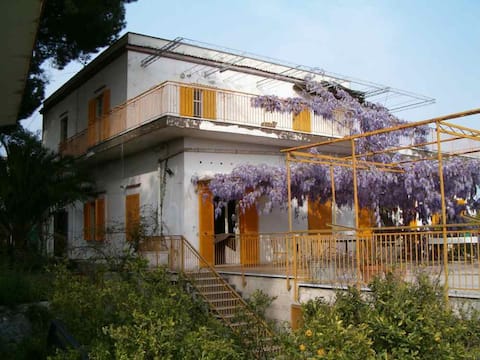 villa overlooking the bay of Naples