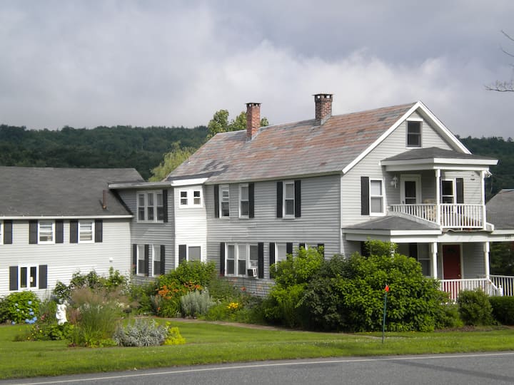 Historic stay near five colleges Apartments for Rent in Whately