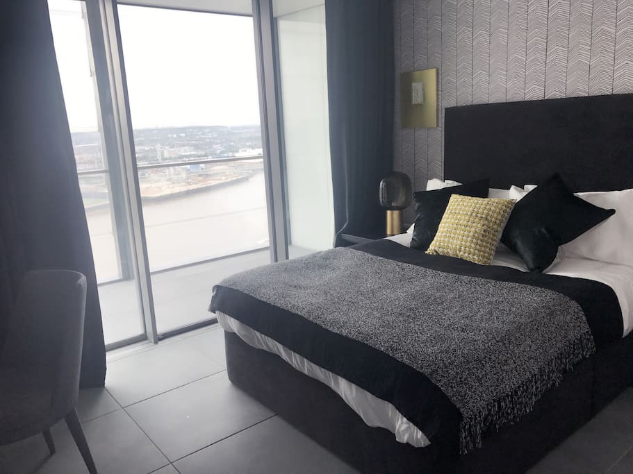 Brand new Master room with great riverside viewing, as well as big bathroom!