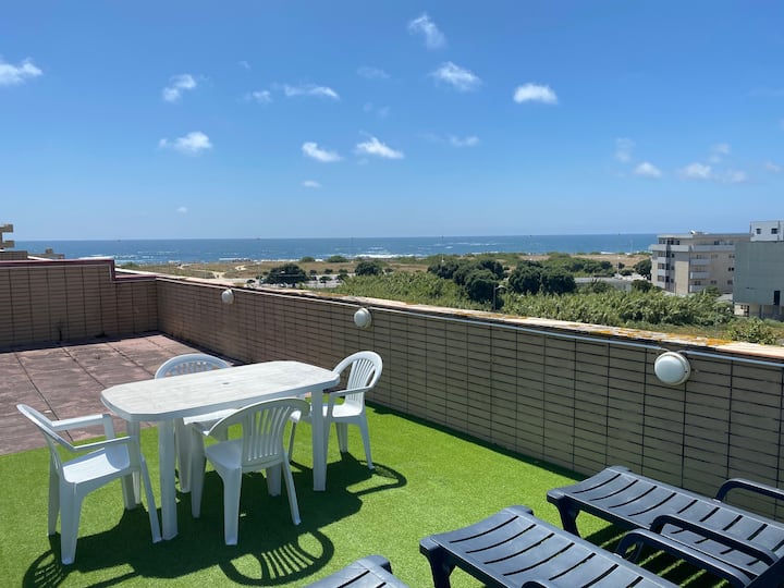 Beach front with Rooftop