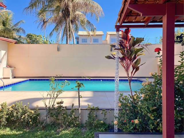 Entire home with 4 bedrooms in Guarapari - Mar, Piscina, Diversão: Sua Casa de Praia - Meaipe