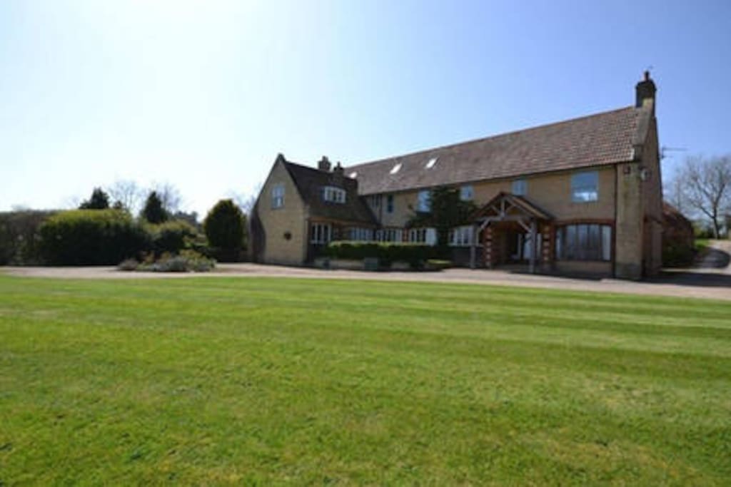 Front of house & driveway
