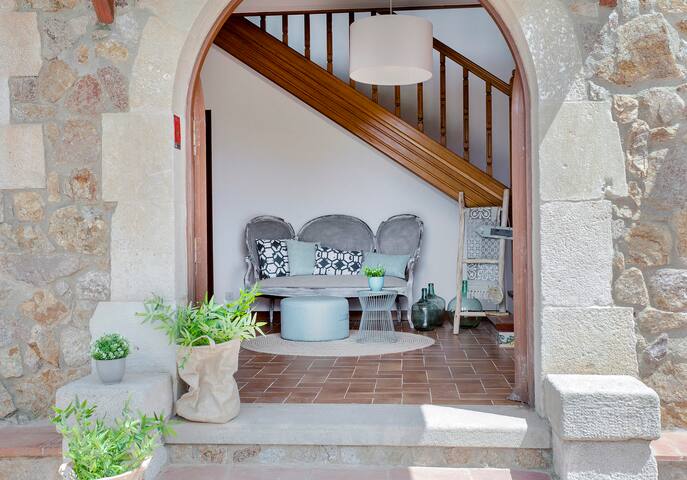 LLABIA HOUSE WITH SWIMMING POOL COSTA BRAVA gallery image 3