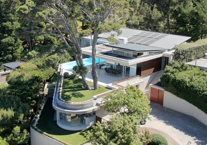 5 Star Design Villa – magic views – secure estate
