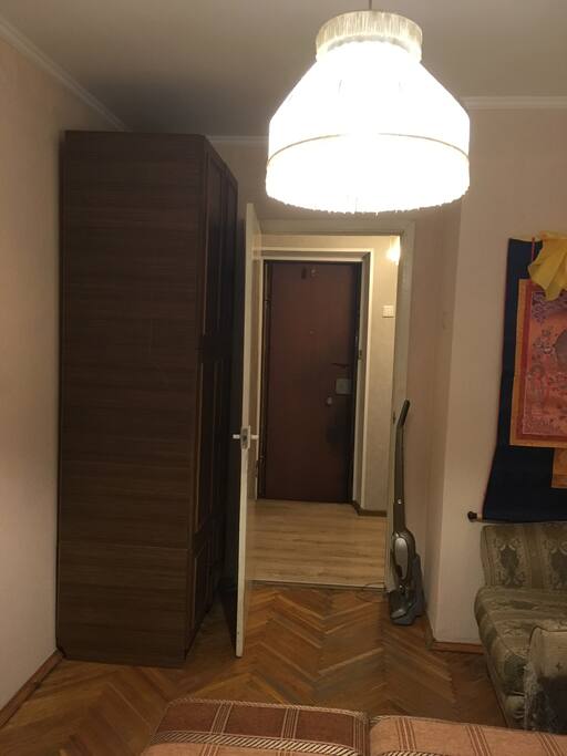Wardrobe and door / шкаф и дверь в комнату