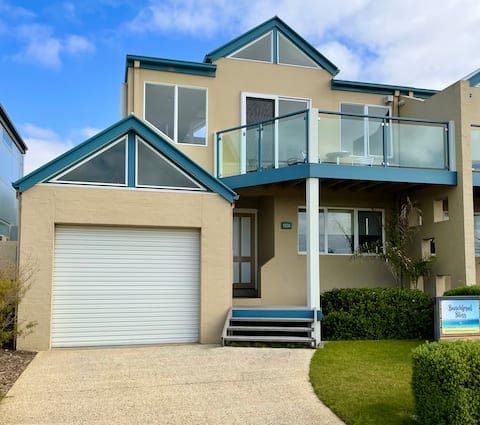 Top performing Airbnb: Beachfront Bliss in Torquay