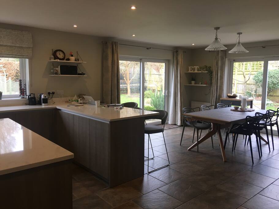 Kitchen dining room, with extendable dining table to seat 10-12