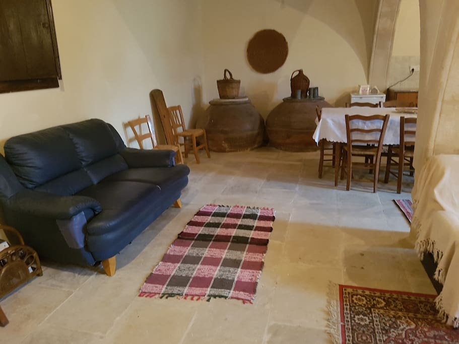 Living Room - Photo 2