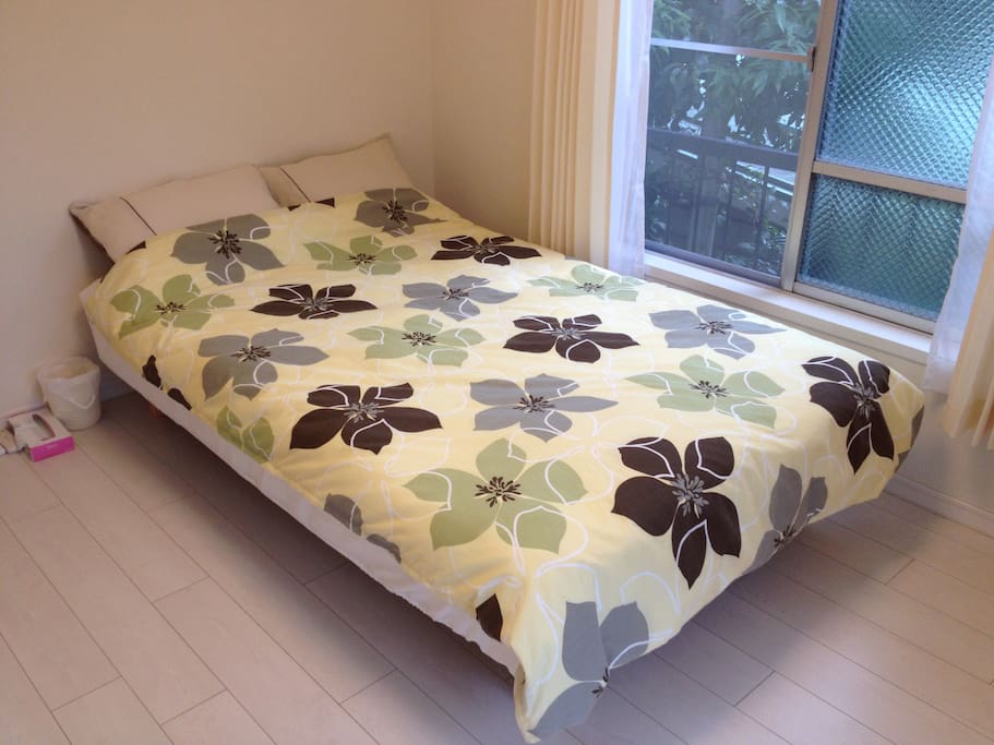 When staying with three people →Two people sleep in the bed.And One person sleep in Futon.