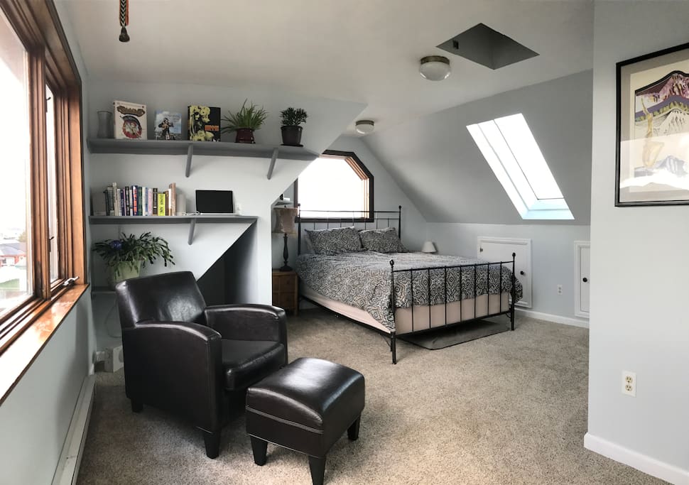 Queen bed and a nice place to read in this beautiful and bright bedroom.
