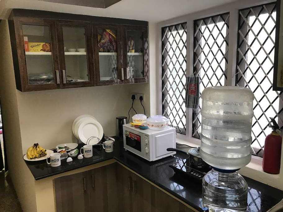 A cute fully furnished kitchen