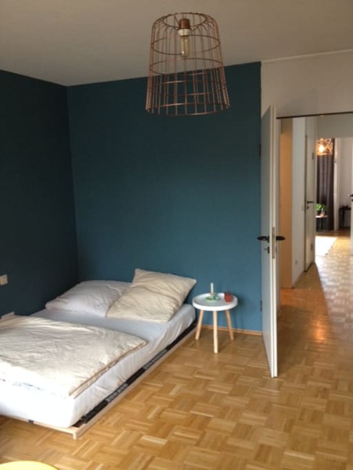 Schlafzimmer 1
