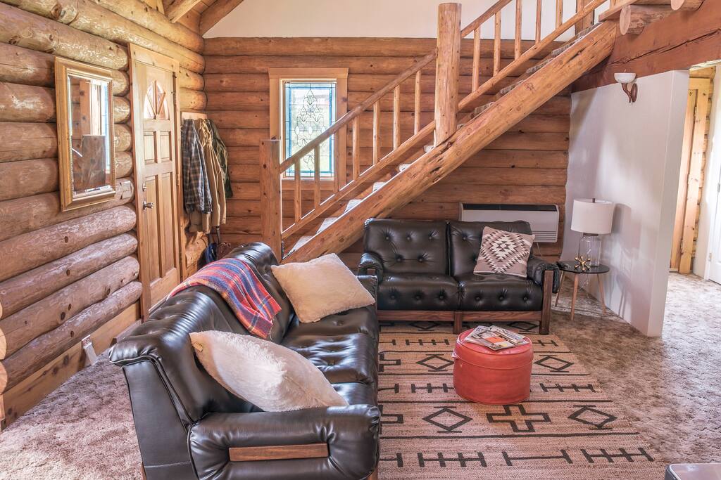 Beautiful Sugar-Pine log interior.