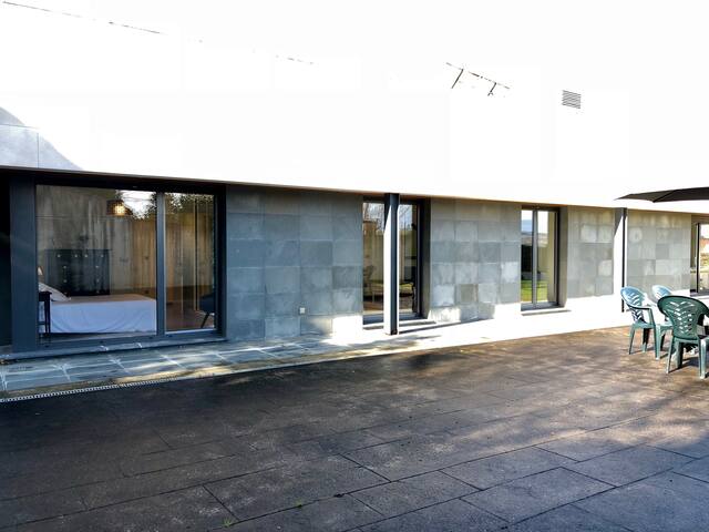 4 BEDROOM VILLA 15MIN FROM CITYCENTER PARKING WIFI gallery image 4