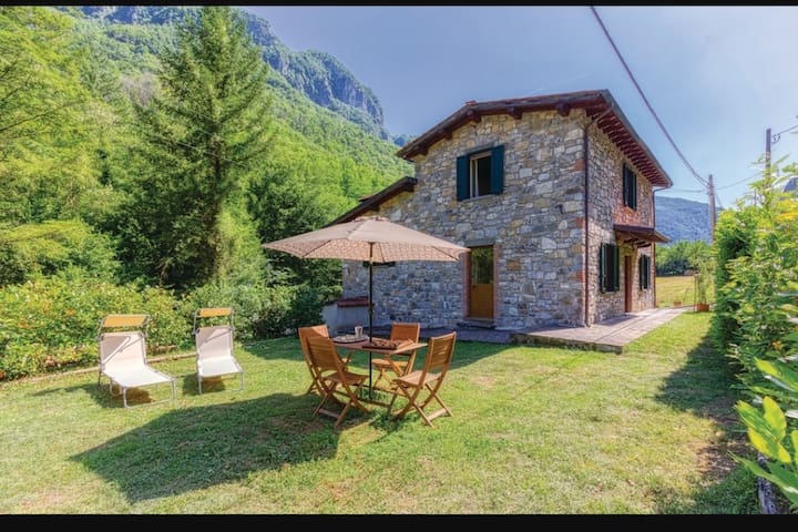 Airbnb Piano Di Coreglia Vacation Rentals Places To