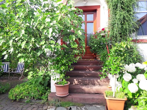Beliebte Airbnb-Anzeige: Das Himmelbett – 5-minute walk to the train station in Hessen