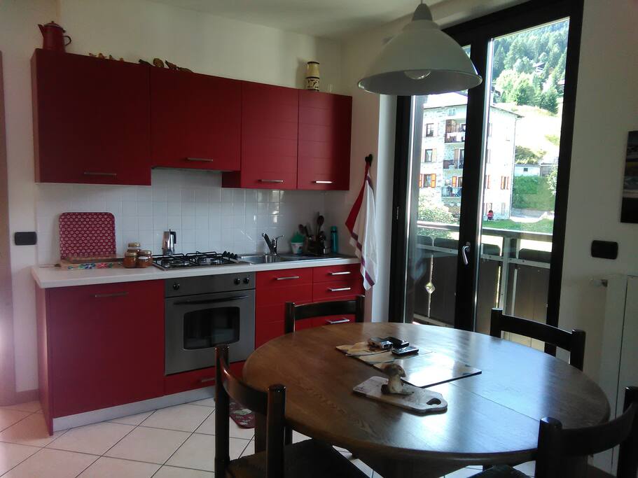 cucina con terrazzo