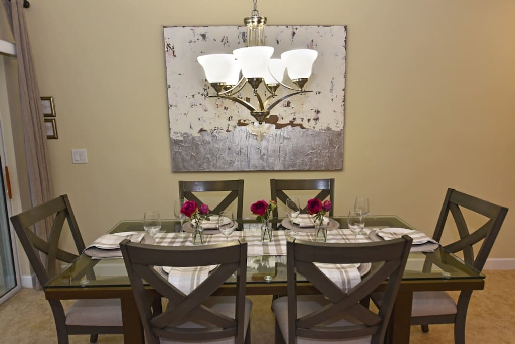 Chair,Furniture,Dining Room,Indoors,Room