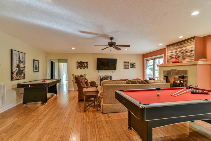 Upscale family oasis. Close to everything. Hot tub gallery image 5