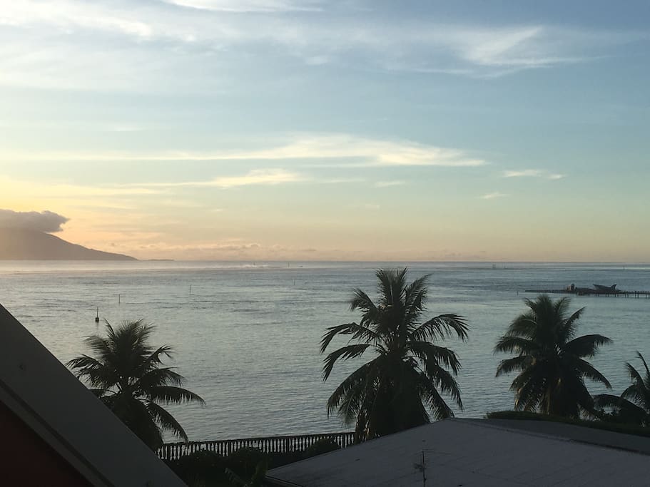 Vue terrasse 2 lagon et Moorea