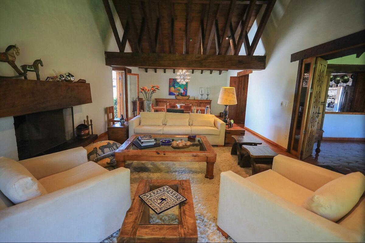 Successful Airbnb property: Casa Amalia, Oasis in the center of Valle de Bravo in Agua Fría