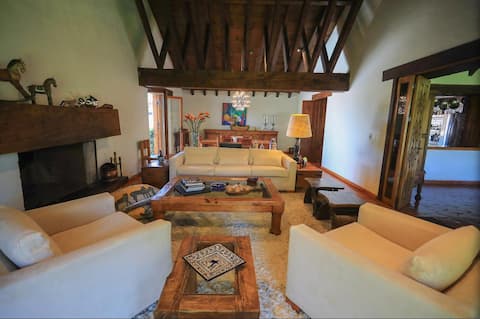 Successful Airbnb property: Casa Amalia, Oasis in the center of Valle de Bravo in Agua Fría